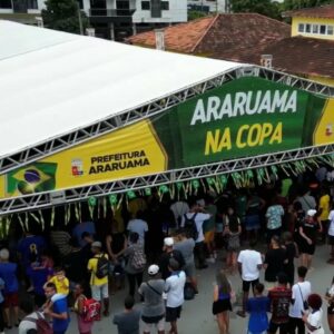 "Araruama na Copa" é sucesso de público com telão na Praça Menino João Hélio | Araruama