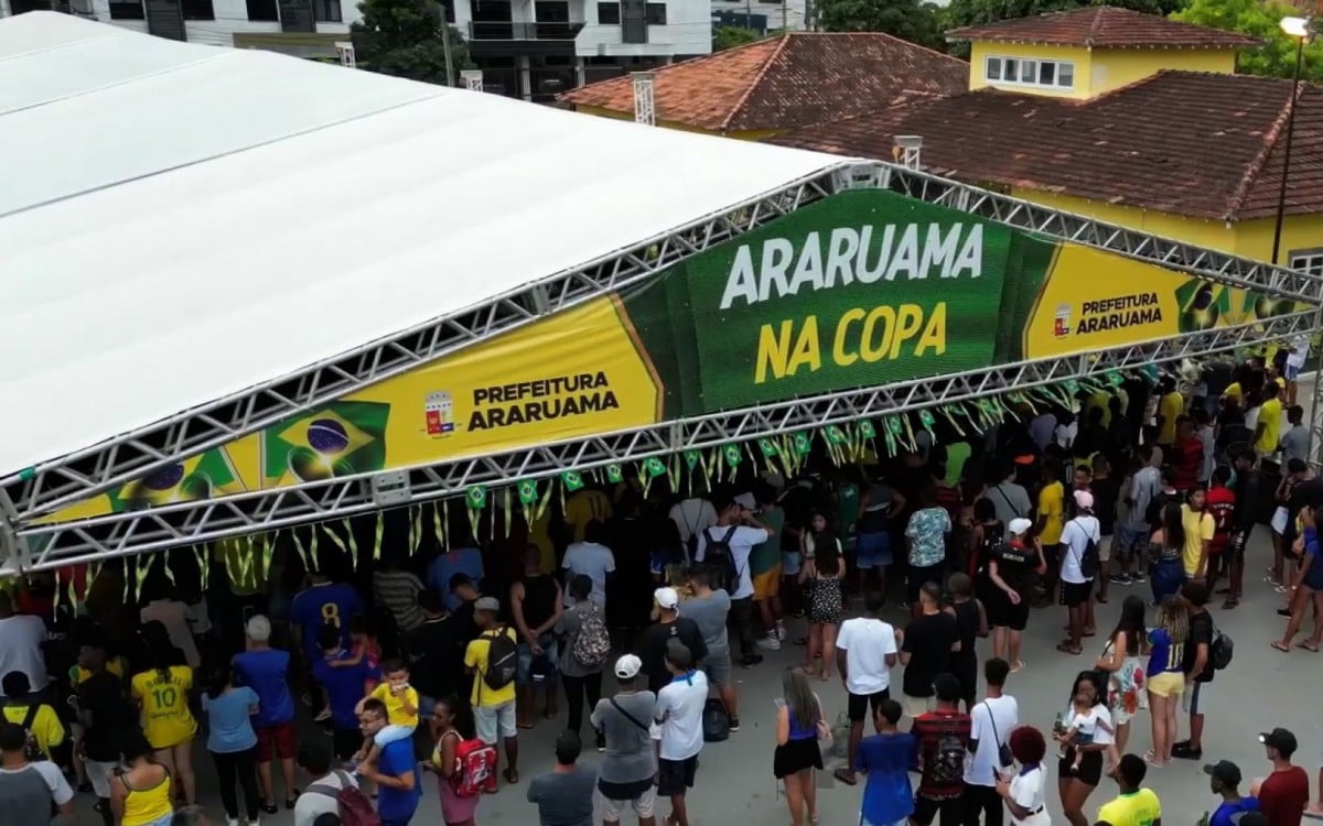 "Araruama na Copa" é sucesso de público com telão na Praça Menino João Hélio | Araruama