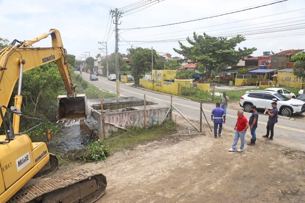 Limpeza e desobstrução do valão de Cem Braças segue em andamento - Notícia de Búzios