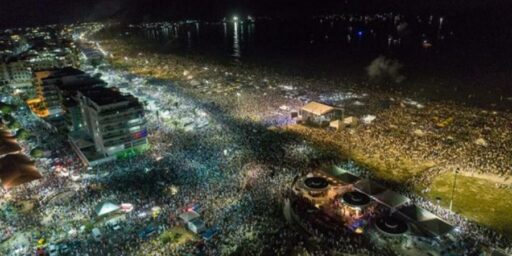 Praia do Forte, Cabo Frio. Festa de Ano Novo.