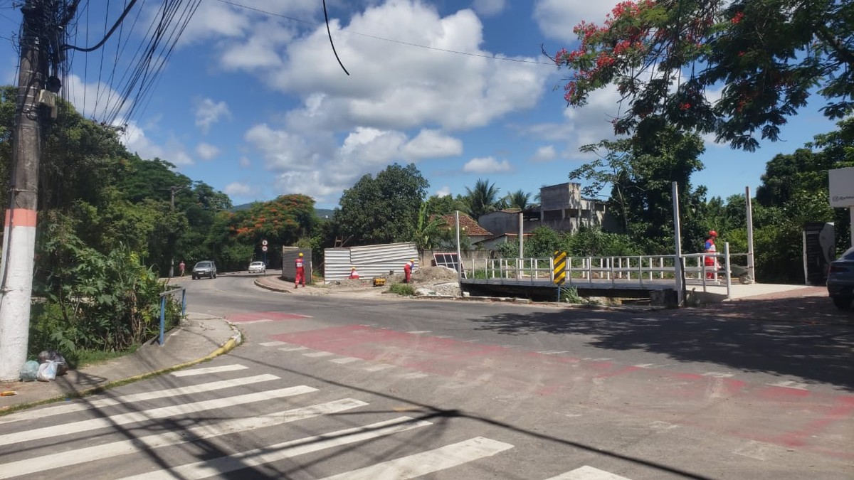Trânsito no bairro Mumbuca, em Maricá, sofre alterações para construção de nova ponte no local