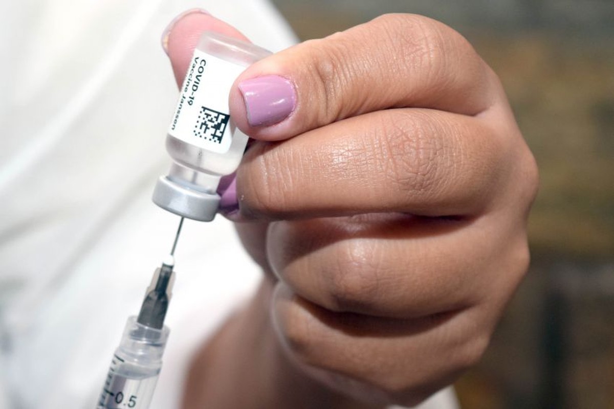 Vacinação contra a Covid-19 será retomada nesta quinta após carnaval em Rio das Ostras, no RJ | Região dos Lagos