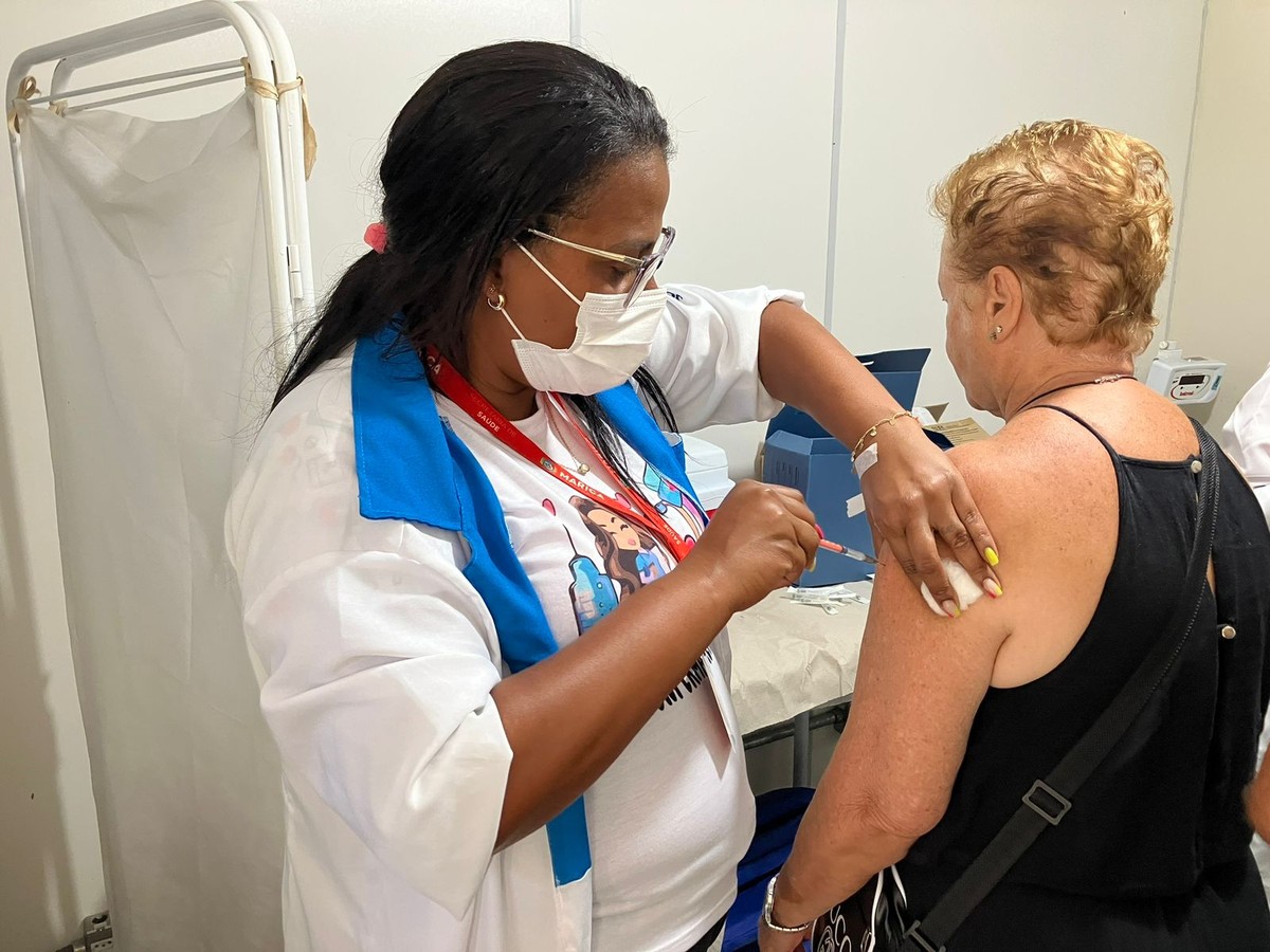 Maricá começa a vacinar idosos de 69 a 60 anos com vacina bivalente contra a Covid-19