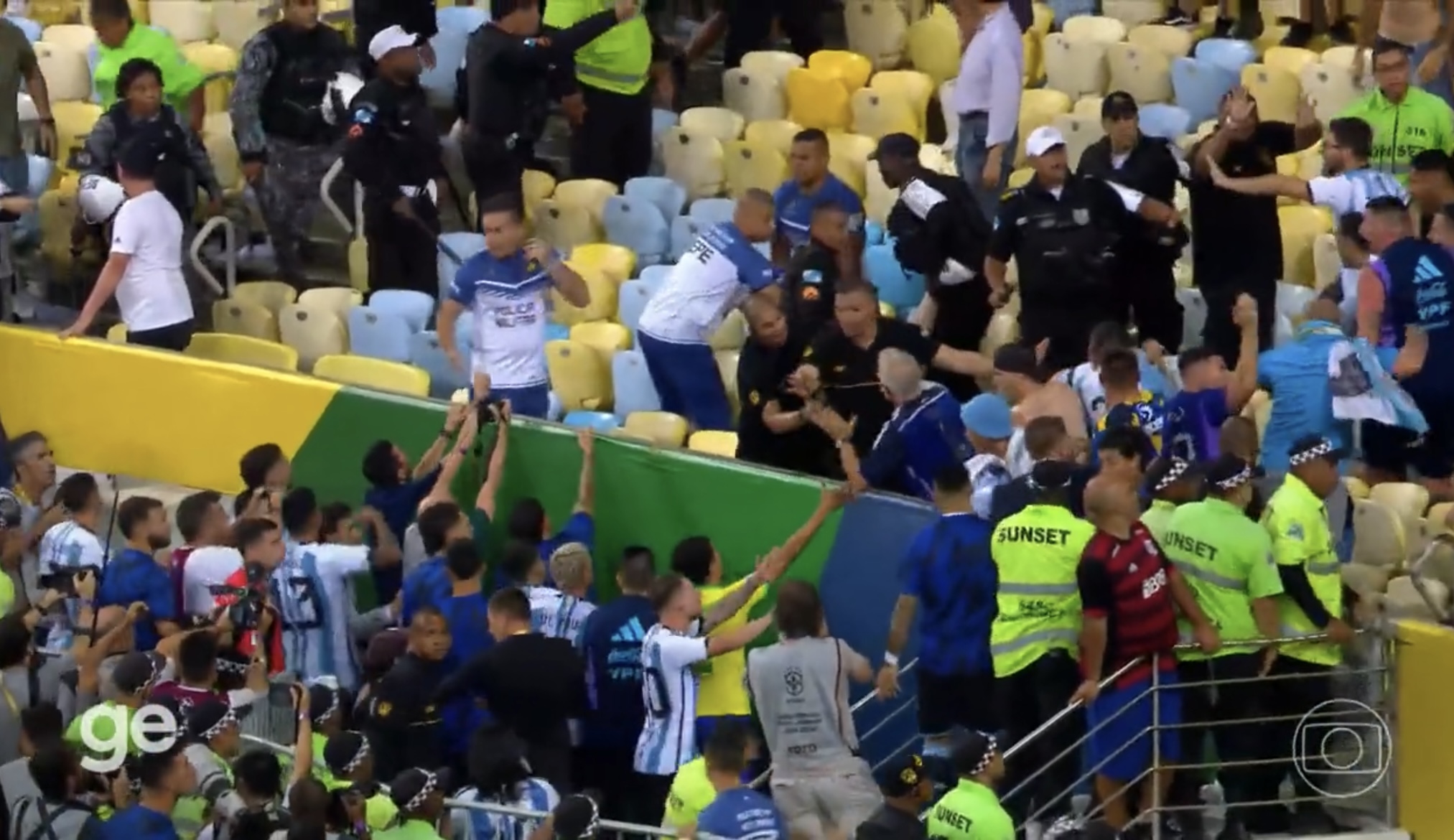 Briga entre torcedores no Maracanã atrasa Brasil x Argentina