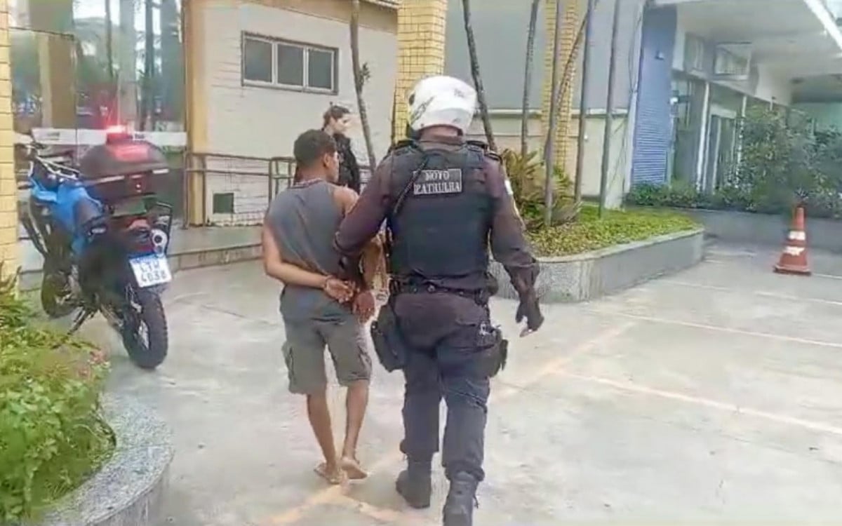 O infrator foi conduzido à 128ª Delegacia de Polícia de Rio das Ostras, onde o crime foi oficialmente registrado