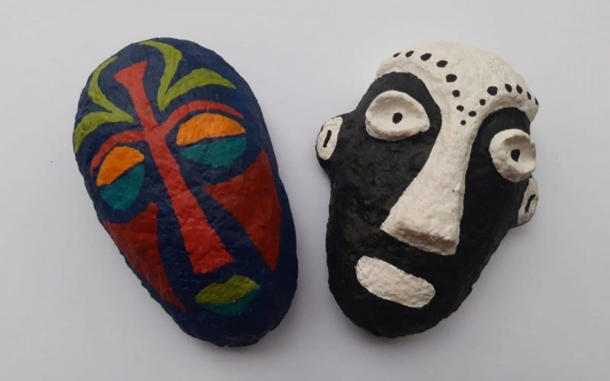 Casa de Cultura Bento Costa Júnior recebe oficina de máscaras africanas em papel machê com Saruê Brasil | Rio das Ostras