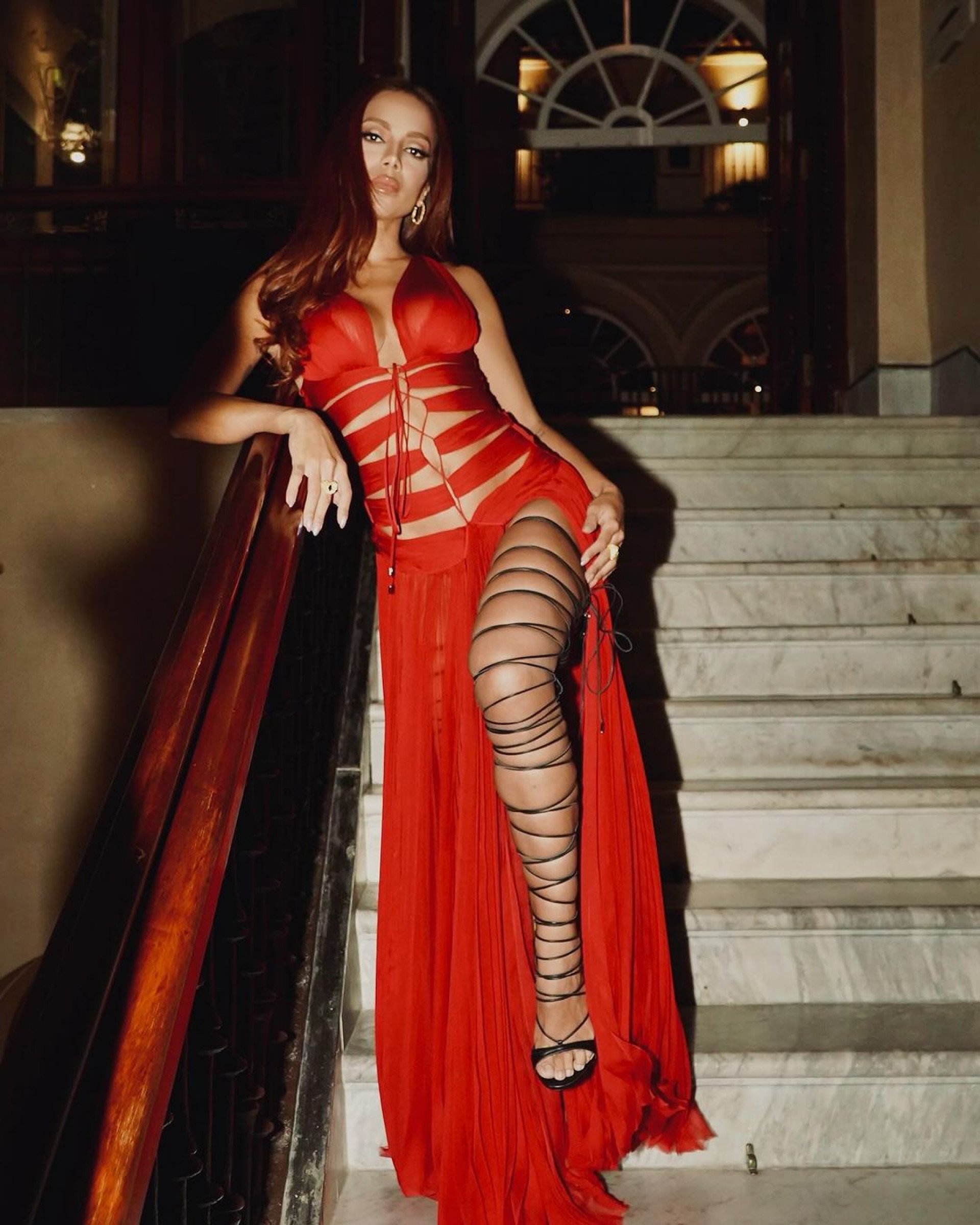 Anitta vestido vermelho Grammy Latino