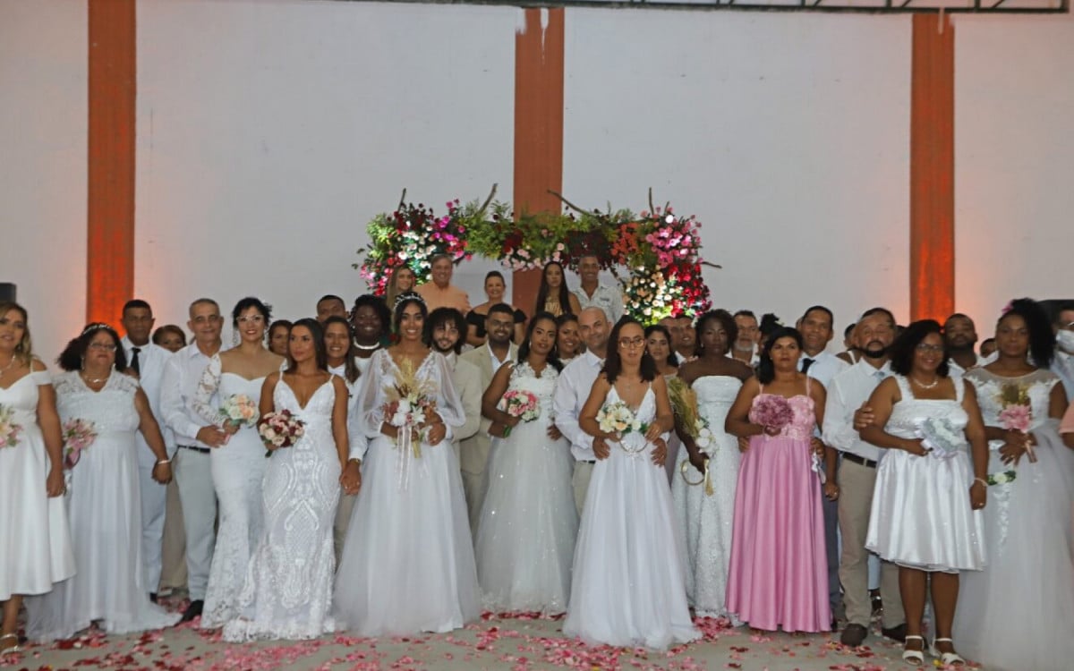 Casamento Comunitário de Búzios é realizado com muita emoção e glamour na cerimônia ecumênica | Búzios