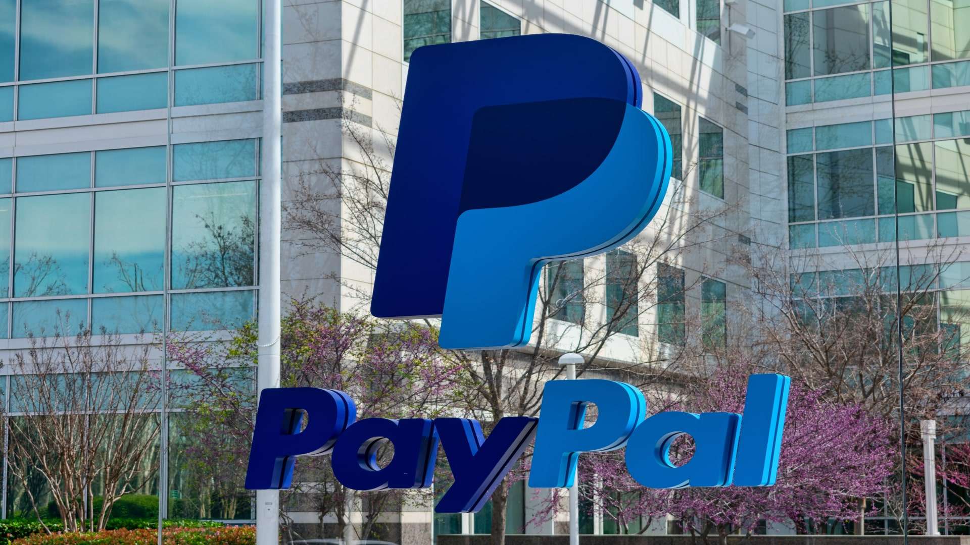 PayPal demite 2.000 funcionários