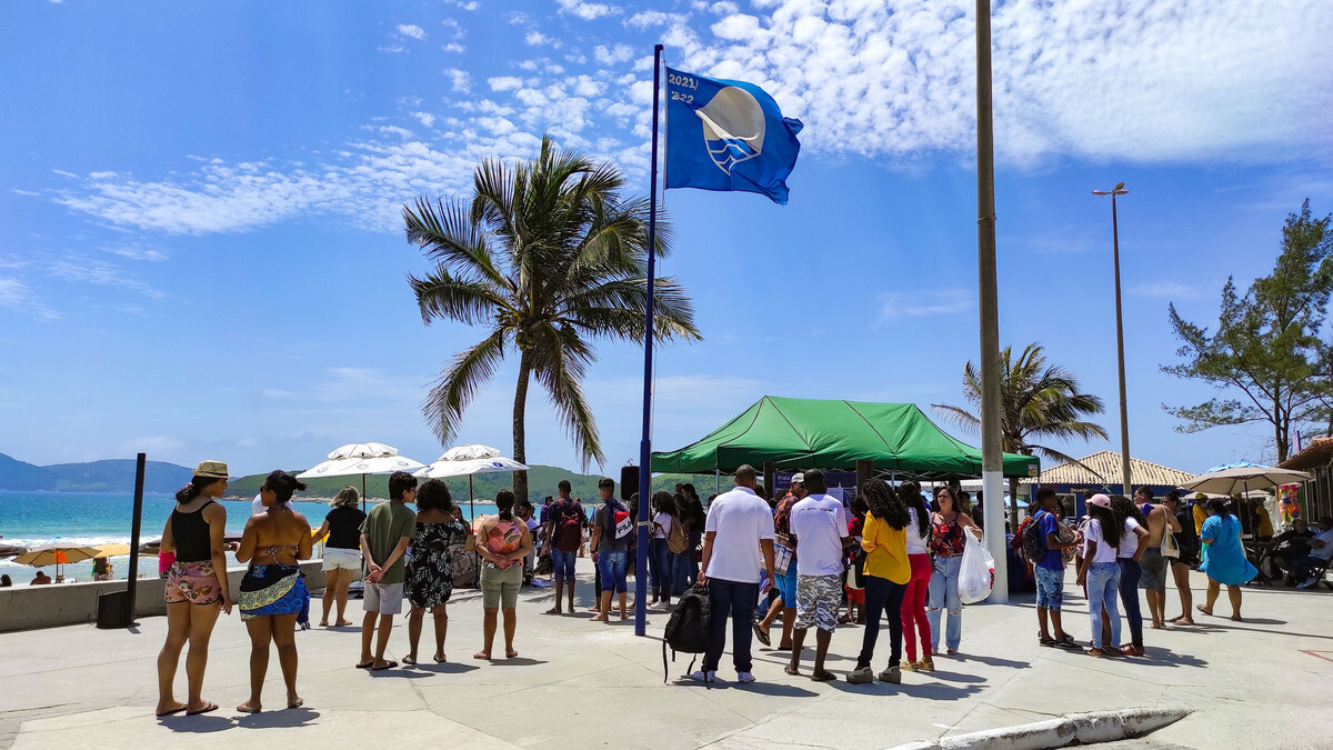 Bandeira Azul vai ser hasteada na Praia do Peró, em Cabo Frio, pela sexta vez consecutiva