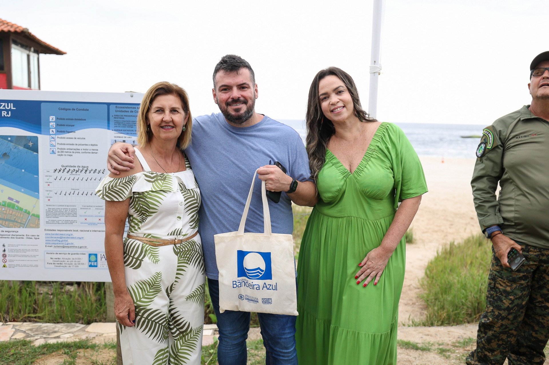 Prefeitura de Saquarema realizou o hasteamento da Bandeira Azul, considerado o maior selo global de Praia Sustentável