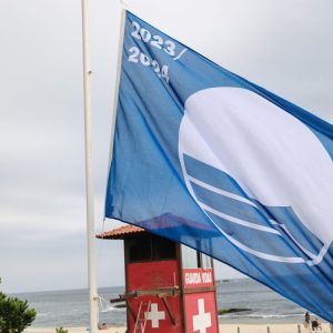 Sustentabilidade: bandeira azul é hasteada na Praia de Itaúna | Saquarema