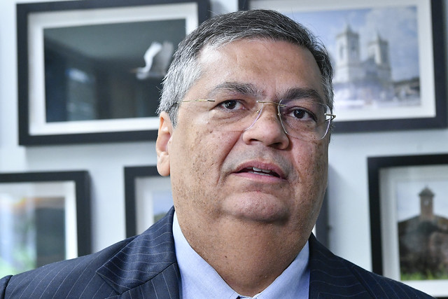 Flávio Dino, o autor corporativista e antiglobalização