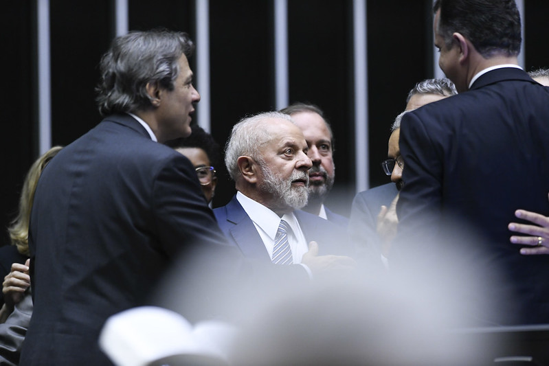 “A gente não tem maioria”, diz Lula sobre relação com Congresso