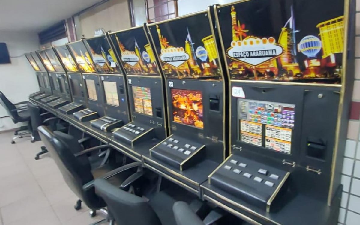Ministério Público apreende 40 máquinas caça-níqueis em bingo clandestino em Araruama | Araruama