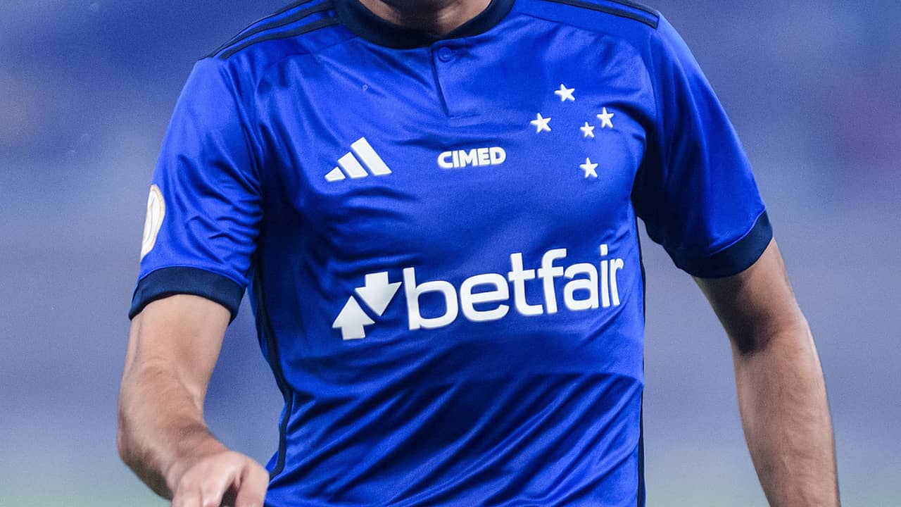 Cruzeiro aparece em top 5 de camisas mais vendidas por loja online; veja ranking