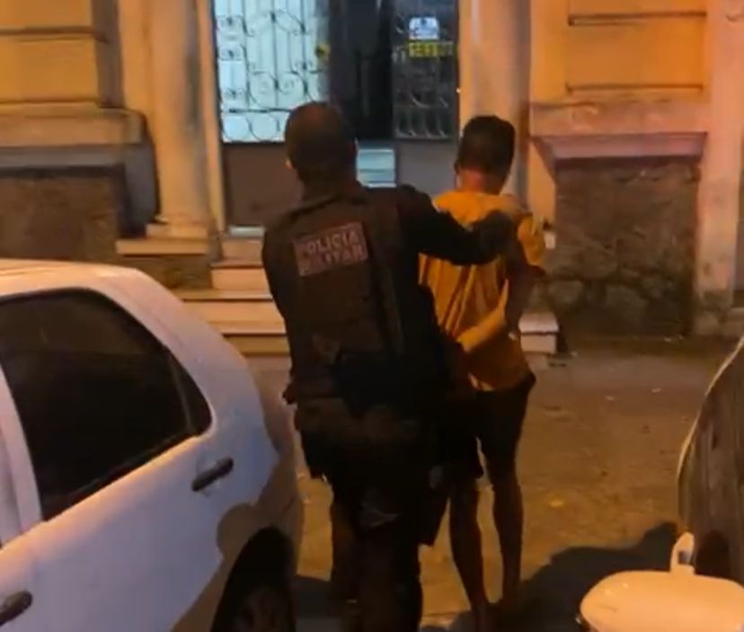 Acusado de homicídio é preso após briga com vizinho em Maricá | Enfoco