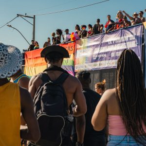 Parada LGBTQIA+ agita 'domingão' com dois trios em Maricá | Enfoco