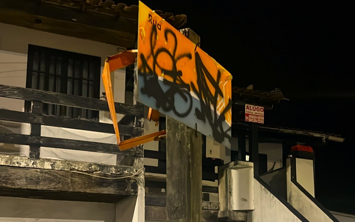 Vândalos destroem patrimônio público em Rio das Ostras: Placas de sinalização sofrem danos | Rio das Ostras
