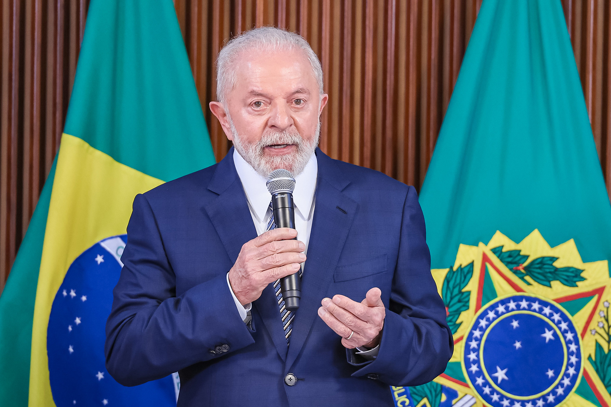 Lula adia exigência de vistos para turistas