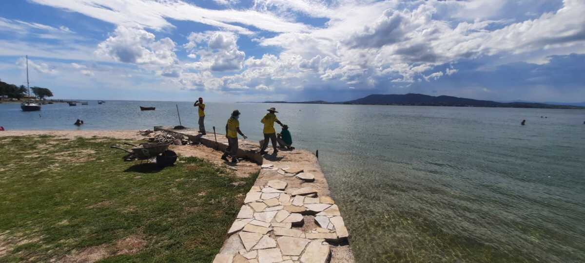 Prefeitura de São Pedro da Aldeia inicia reforma de deck na Praia da Pitória