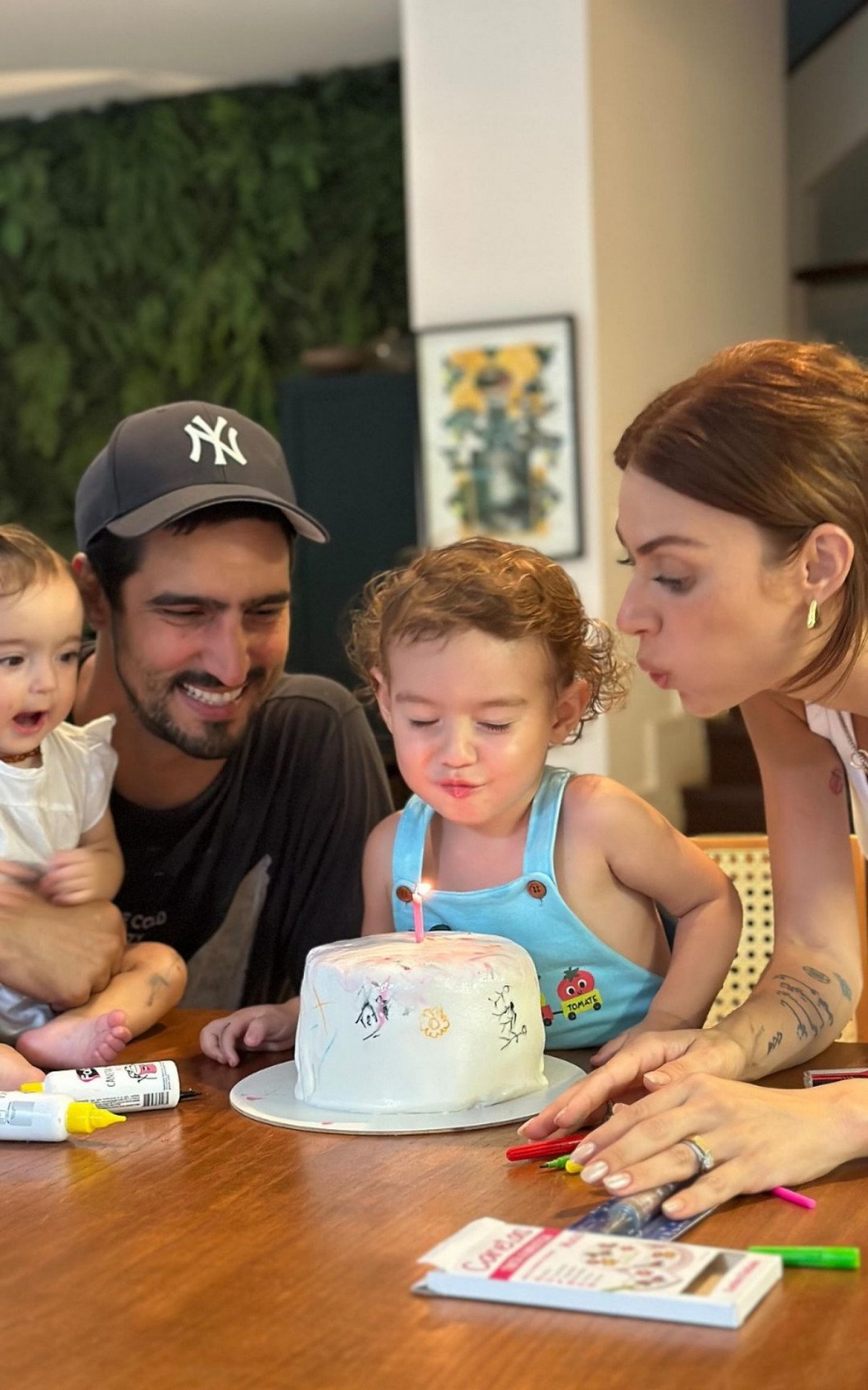 Thaila Ayala comemora mesversário da filha com bolo 'desenhável': 'Ficou cheio de amor' | Celebridades