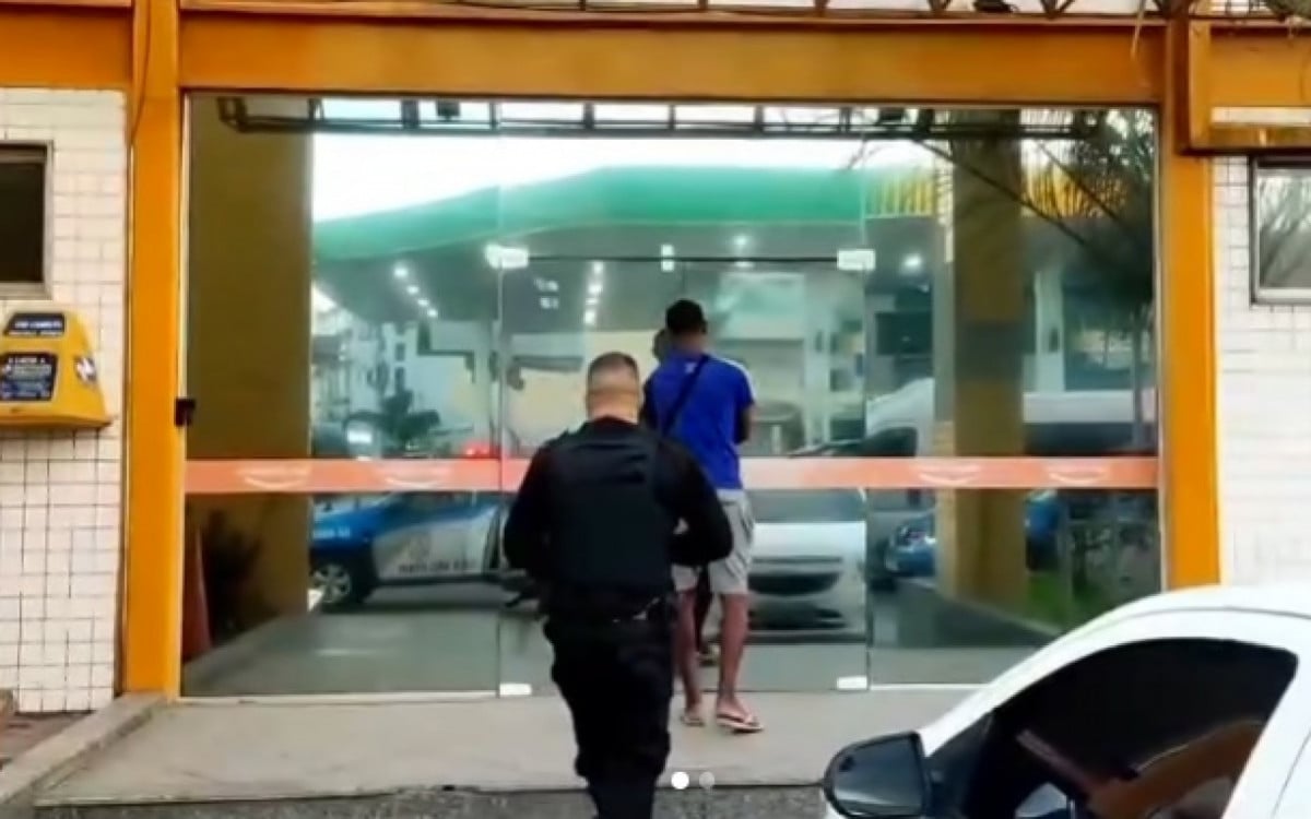 Homem detido por cobrar estacionamento em espaço público em Macaé | Macaé