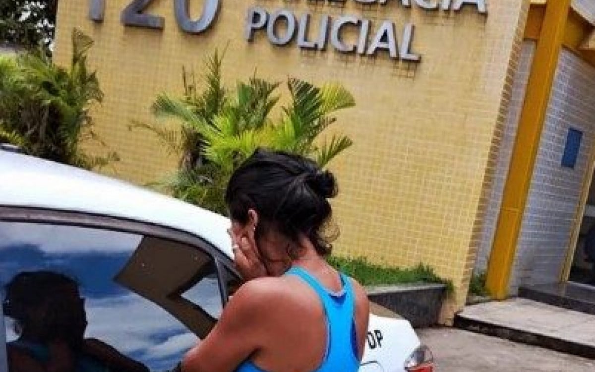 Mulher foragida por tráfico de drogas em Silva Jardim é presa em Araruama | Araruama