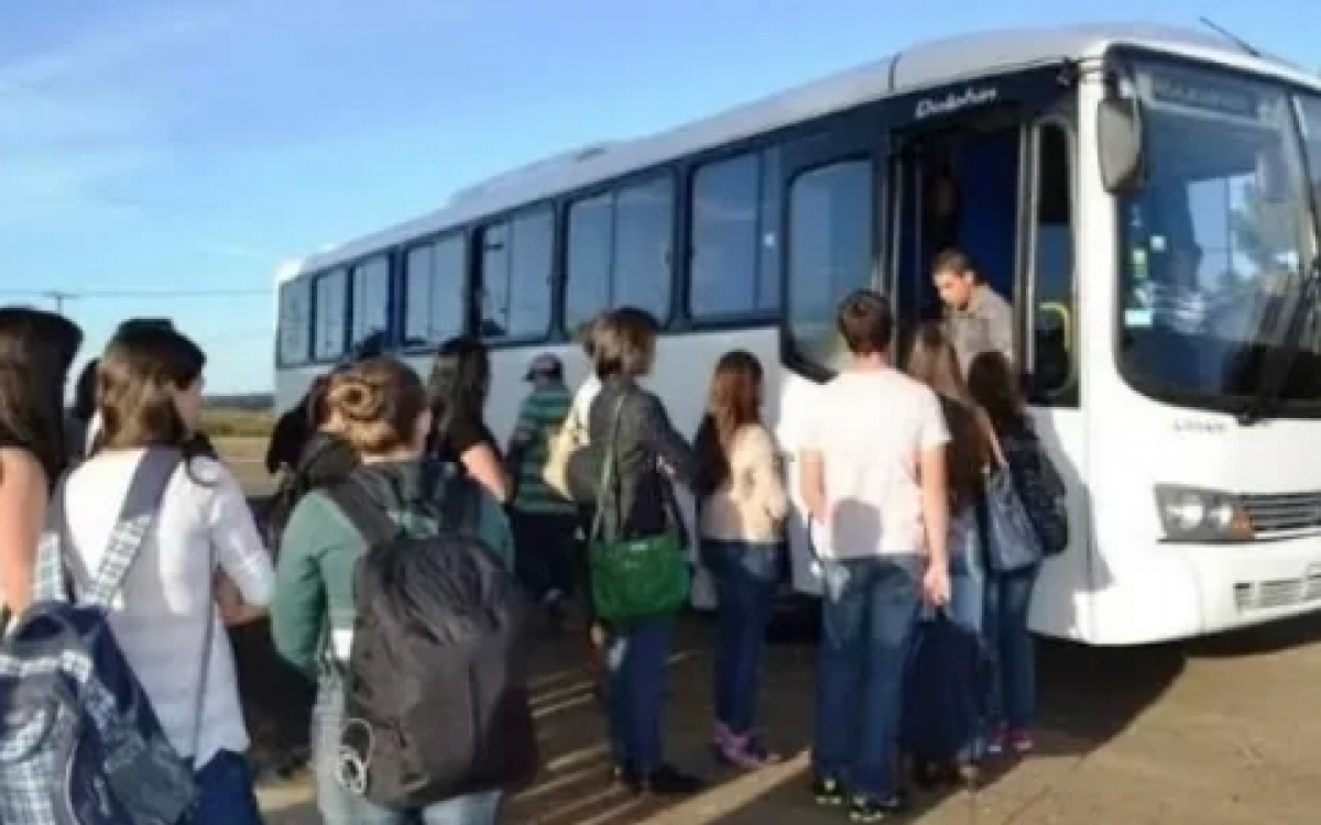 Arraial anuncia período de cadastramento para transporte universitário | Arraial do Cabo - Rio de Janeiro