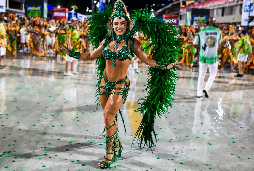 Fabíola Andrade, rainha da Mocidade, revela detalhe da fantasia para o Carnaval 2024: 'Será muito sensual'