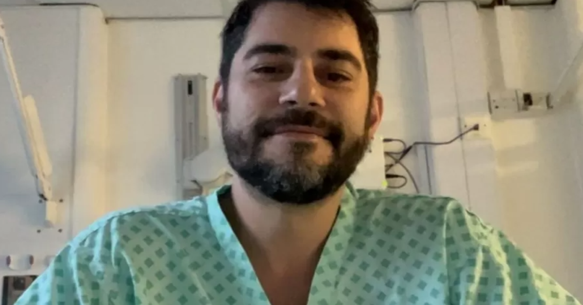 Na UTI com Doença de Crohn, Evaristo Costa segue com alta hospitalar indefinida