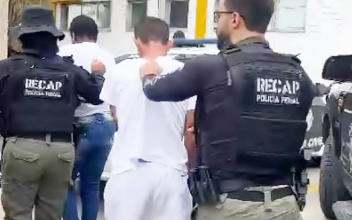 Foragidos da Justiça são capturados em Rio das Ostras após visita periódica de Natal | Rio das Ostras
