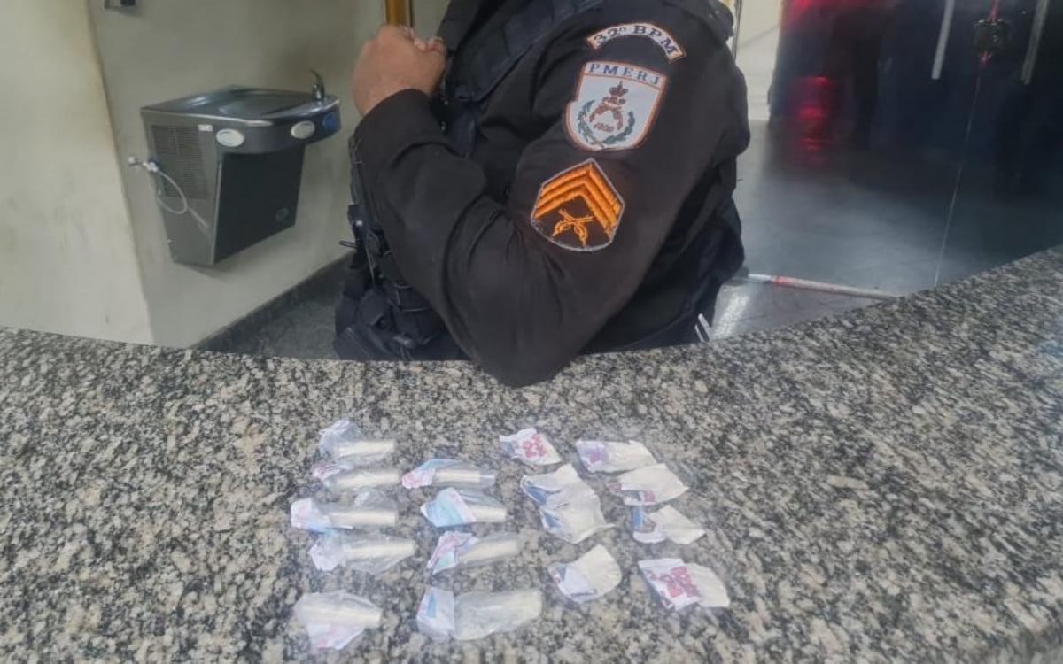 Apreensão de drogas em Rio das Ostras: Suspeito fogem deixando rastro de cocaína | Rio das Ostras