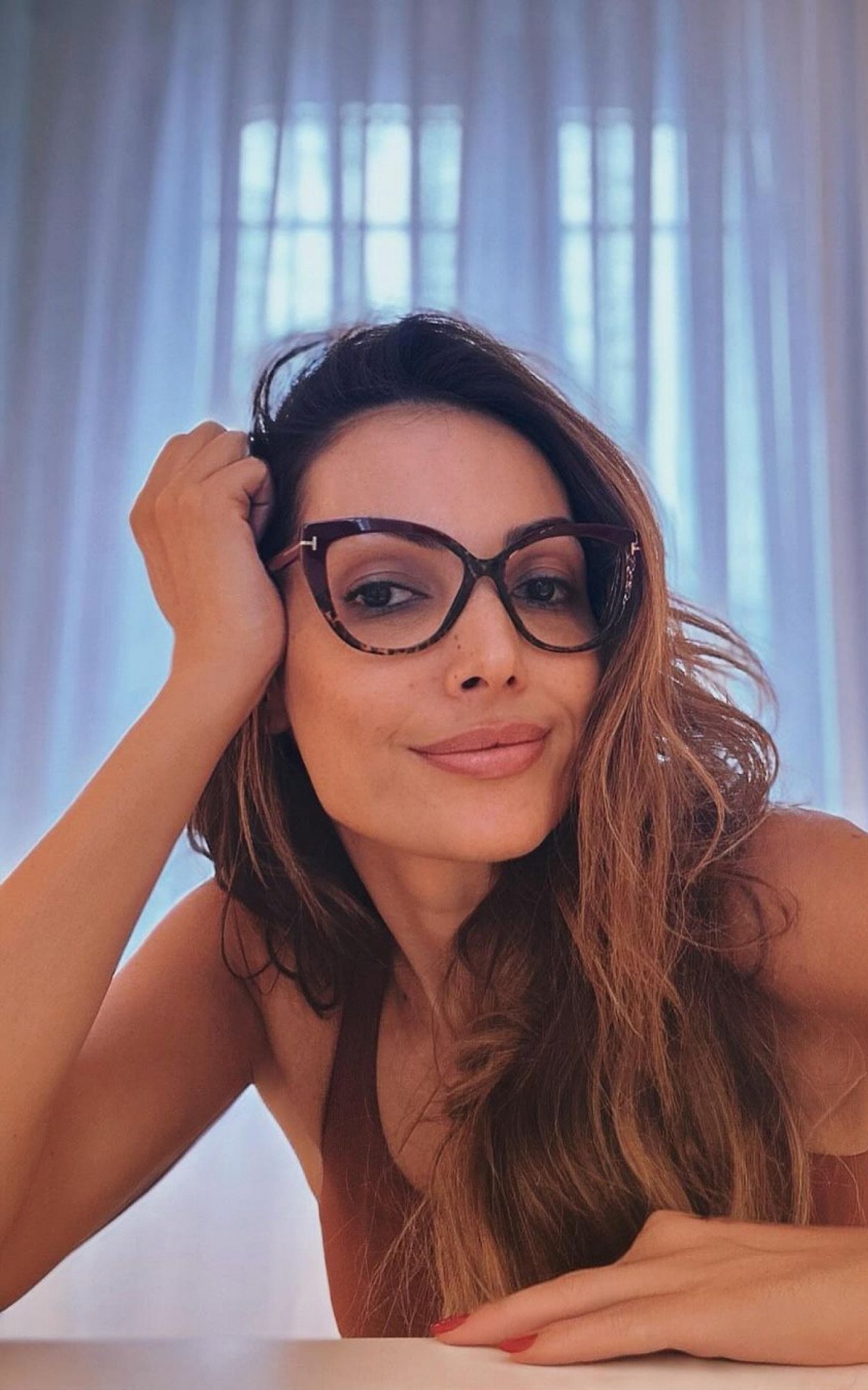 Patrícia Poeta posa com novos óculos de grau e brinca: 'Tentei evitar, mas me rendo!' | Celebridades