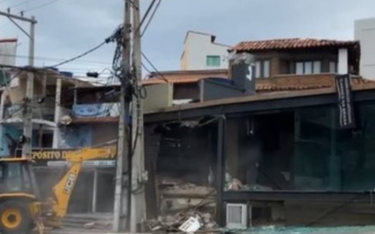 Antigo restaurante na orla da Praia Grande, em Arraial do Cabo, é demolido após anos de imbróglio judicial | Arraial do Cabo - Rio de Janeiro