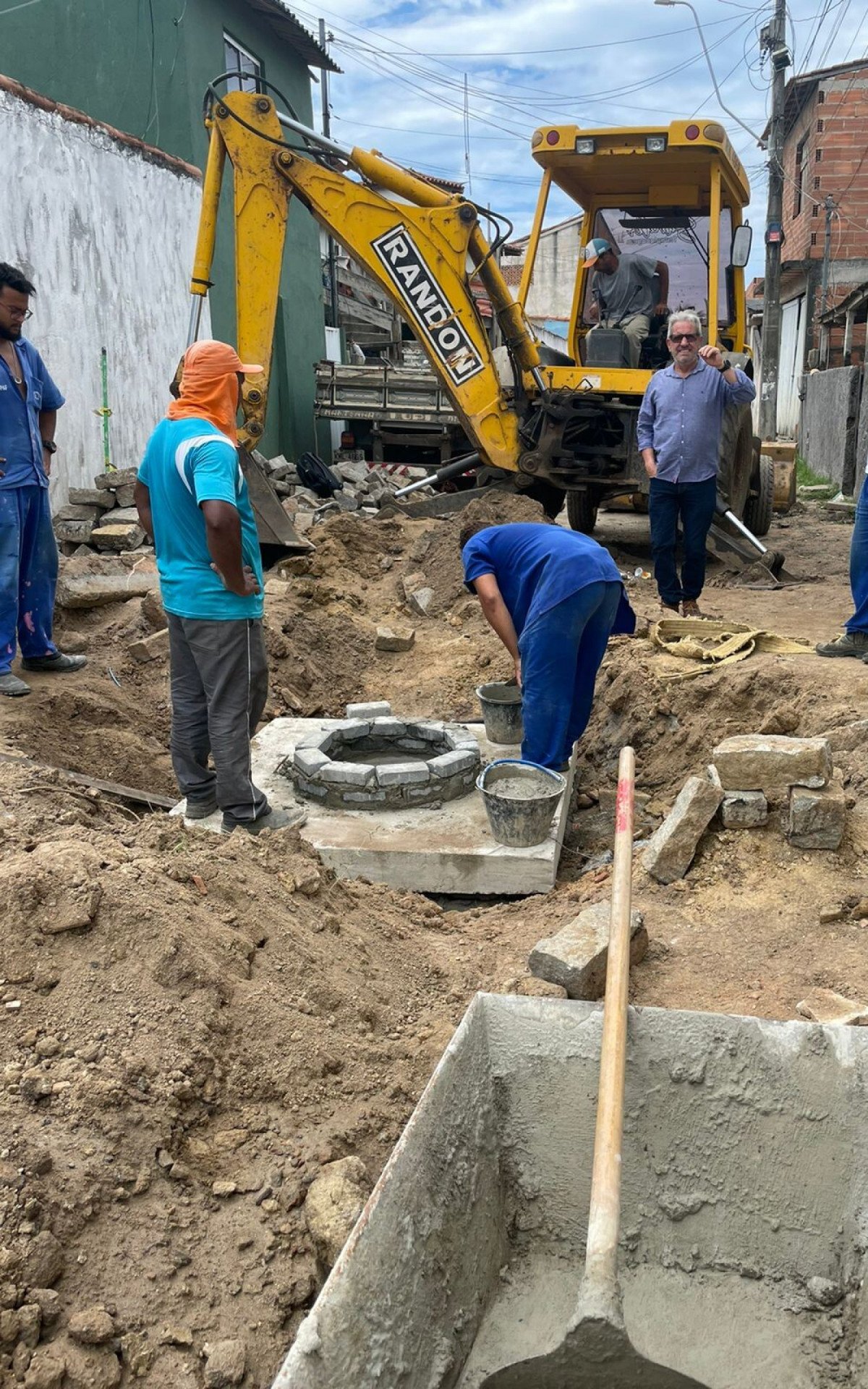 Prefeitura de Búzios inicia obra de drenagem e pavimentação na rua Brasil no bairro Cem Braças | Búzios