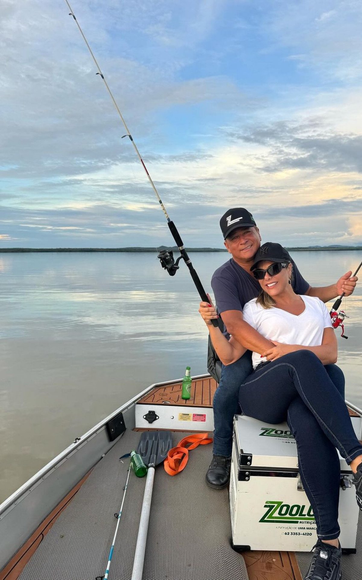 Poliana Rocha acompanha Leonardo em dia de pescaria no Rio Tocantins | Celebridades
