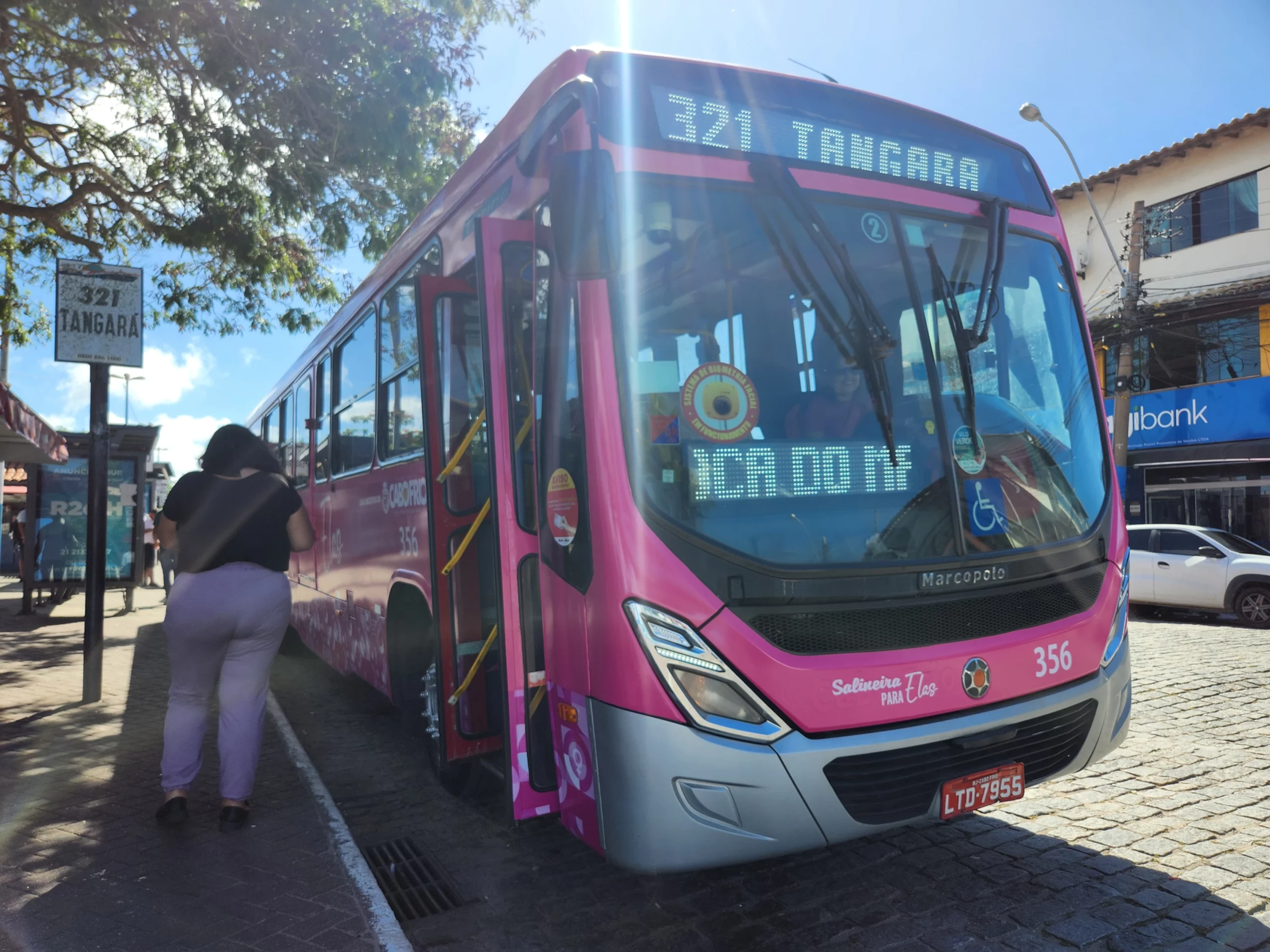 Ônibus exclusivo para mulheres já circula em Cabo Frio