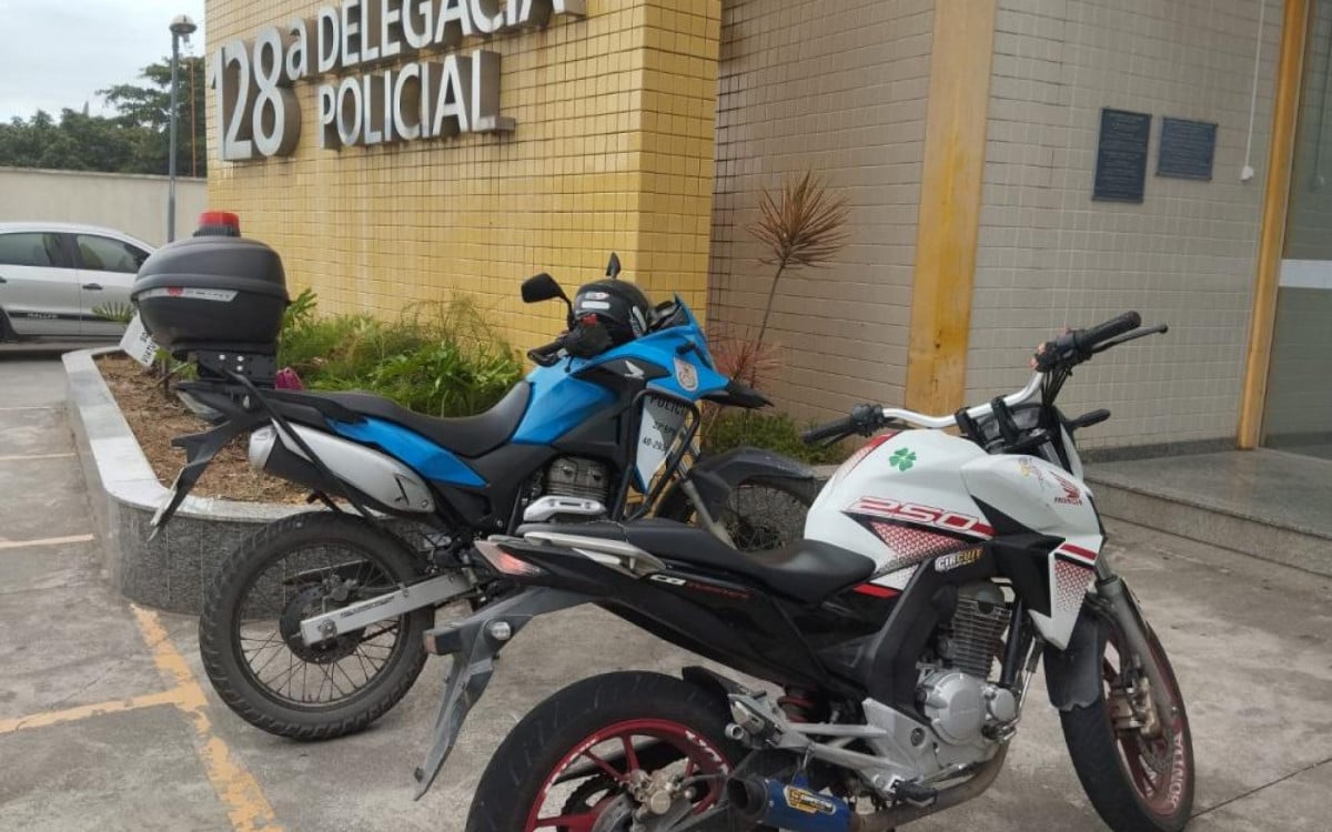 Homem é preso por pilotar motocicleta sem placa e CNH em Rio das Ostras | Rio das Ostras