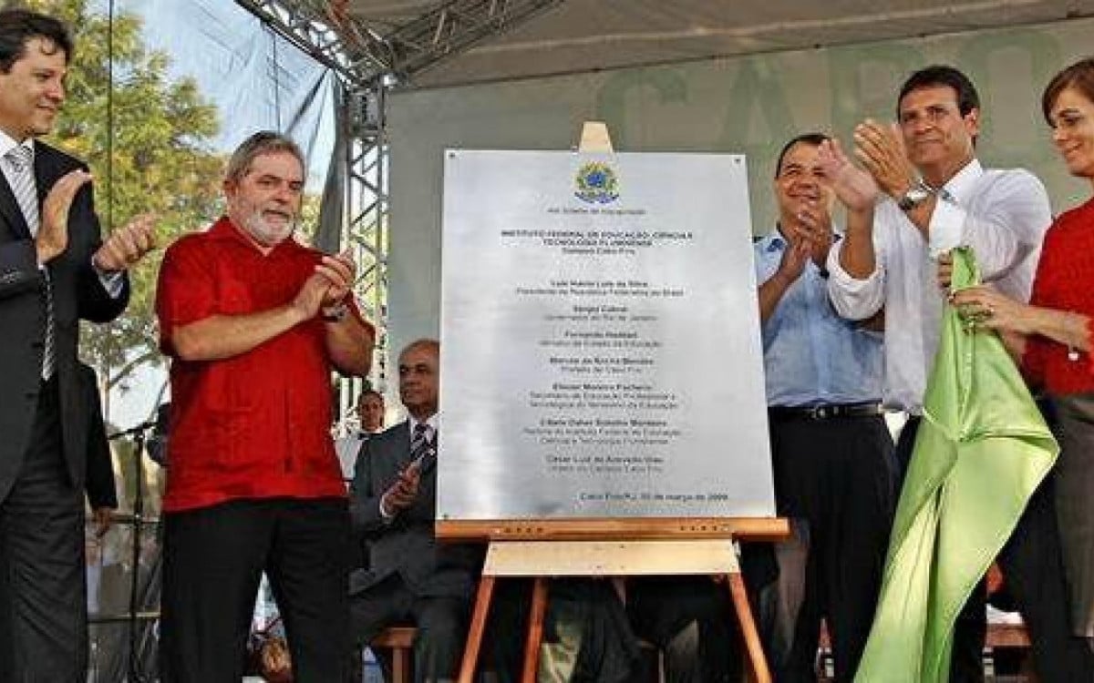 Presidente Lula ao lado do Ministro da Educação, Fernando Haddad, durante cerimônia de inauguração do CEFET Cabo Frio