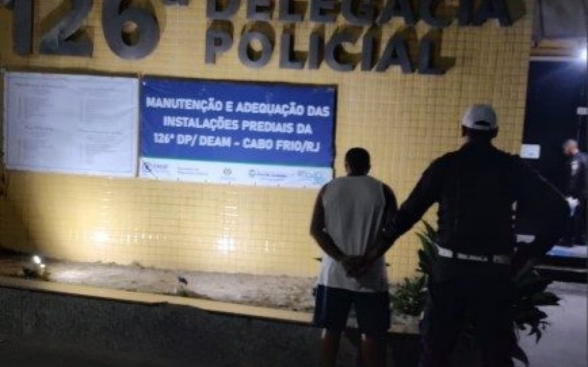 CPRv prende homem por porte ilegal de arma de fogo em São Pedro da Aldeia | São Pedro da Aldeia