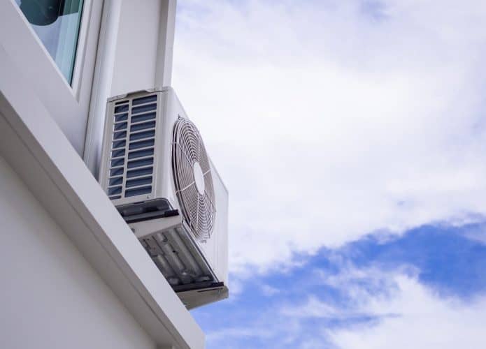 Quanto um ar-condicionado gasta por dia e por mês?