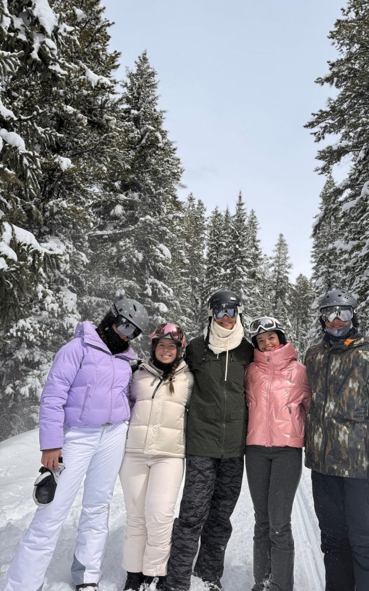 Ivete Sangalo compartilha registros de passeio na neve | Celebridades