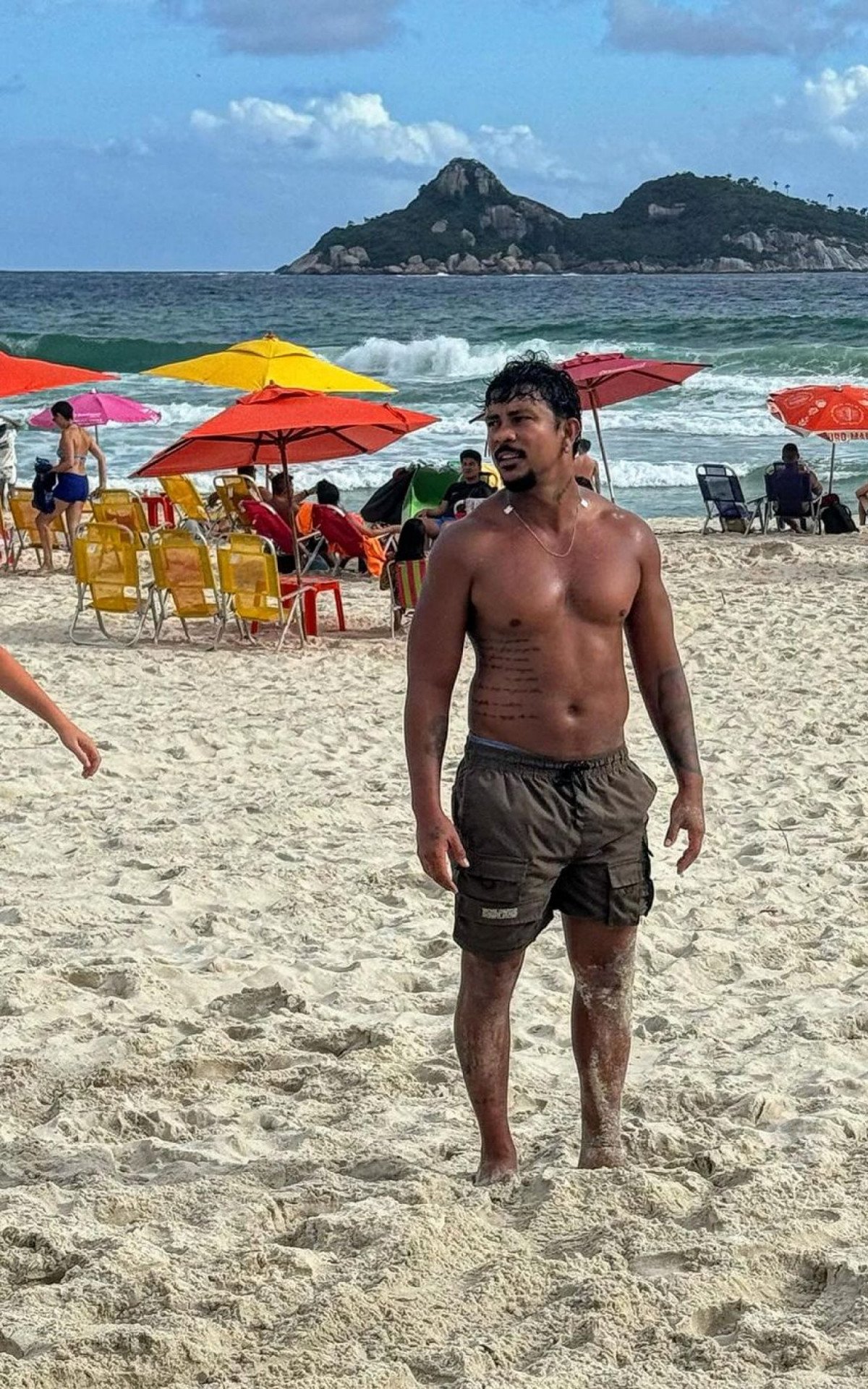 Xamã posta cliques na praia e recebe elogios dos seguidores: 'Mais bonito do Brasil' | Celebridades