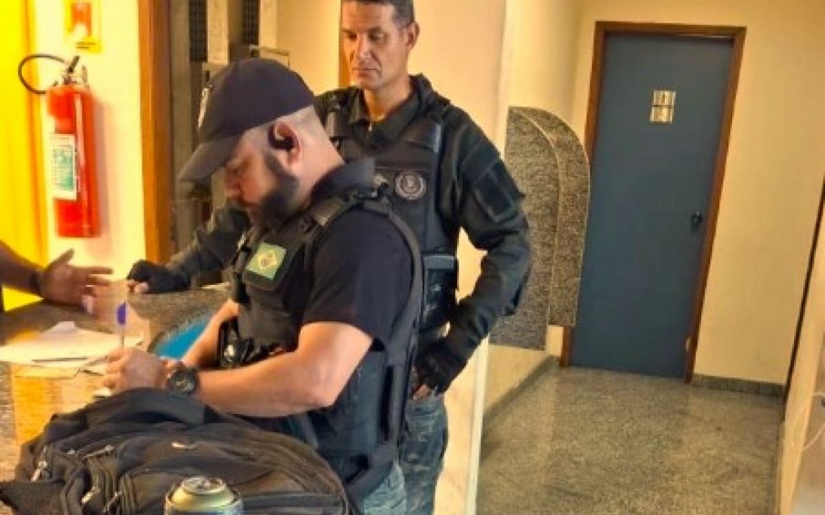 Casa Cai: Suspeitos de pichar escola são detidos pela GCM em Rio das Ostras | Rio das Ostras
