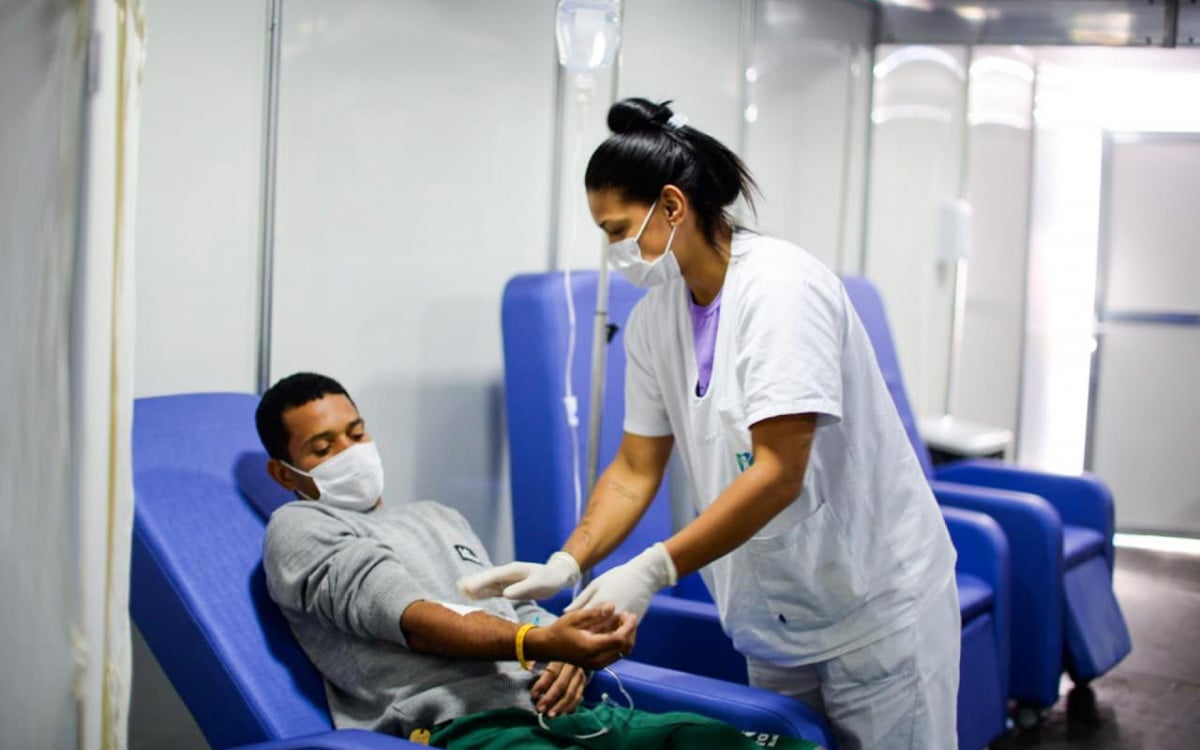Hospital Porphirio de Saquarema instala tenda de hidratação para atender pacientes com dengue | Saquarema