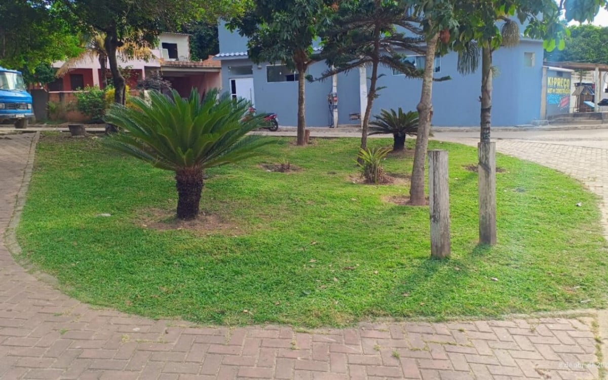 Prefeitura de Búzios realiza mutirão de limpeza em várias praças do município | Búzios