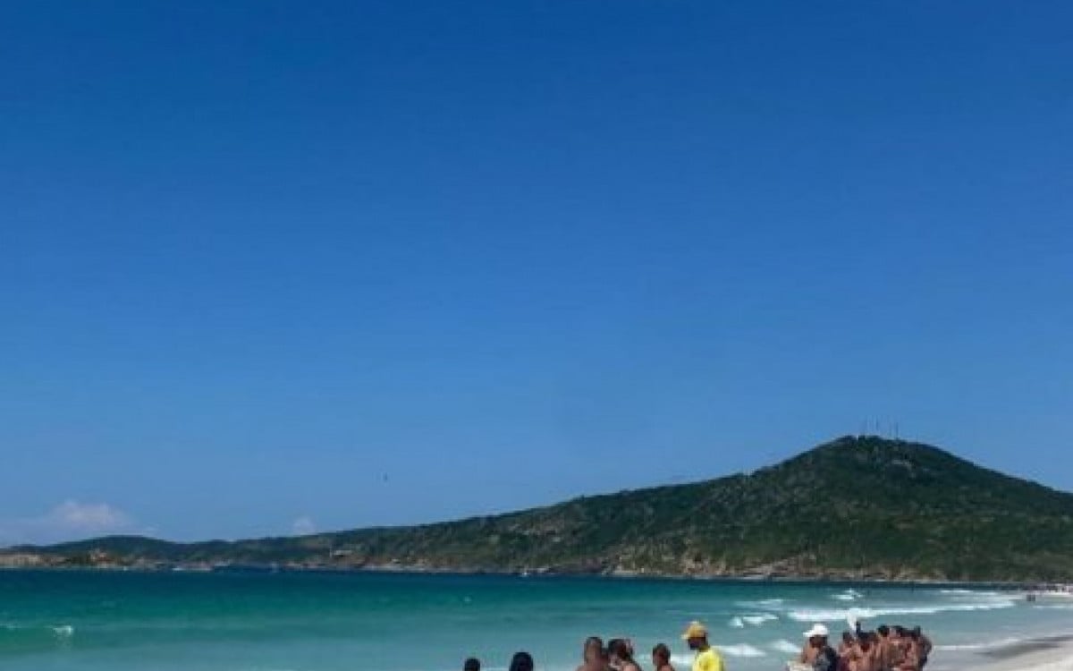 URGENTE: Surfistas encontram corpo boiando na Praia do Pontal, em Arraial do Cabo | Arraial do Cabo - Rio de Janeiro
