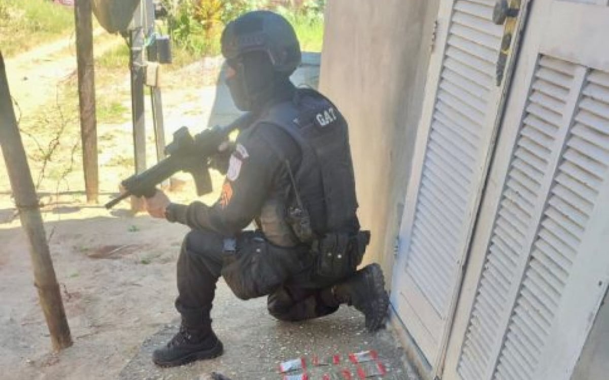 Menor é apreendido com armas e drogas após atirar contra equipe da PM em Araruama | Araruama