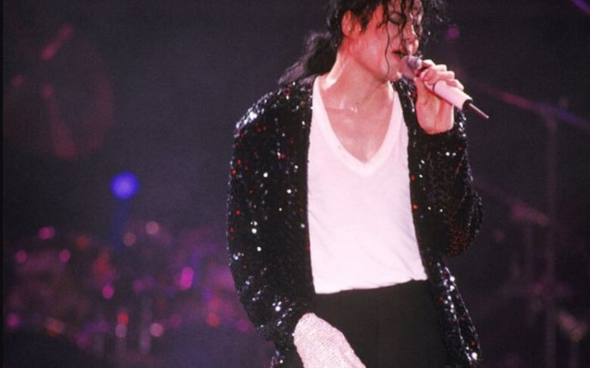 Michael Jackson com a jaqueta que irá a leilão